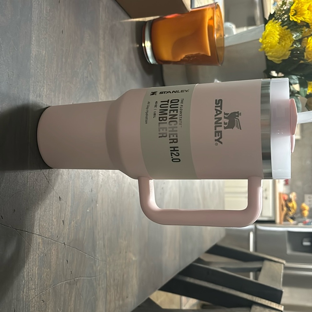 40 oz lite pink Stanley